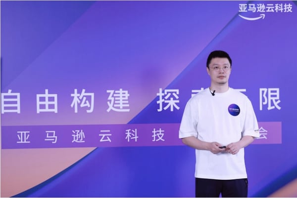 Bing Xia at the 2022 AWS Summit China.